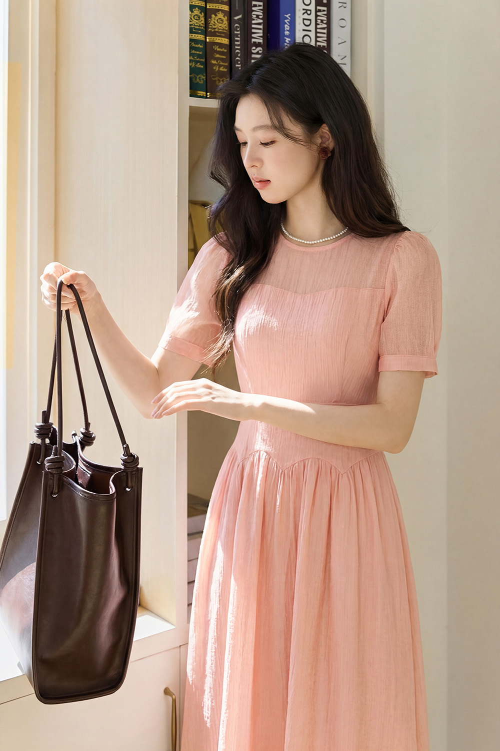 Đầm xòe tơ nhún cổ tròn chiết eo lượn sóng