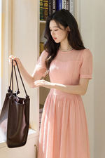 Đầm xòe tơ nhún cổ tròn chiết eo lượn sóng