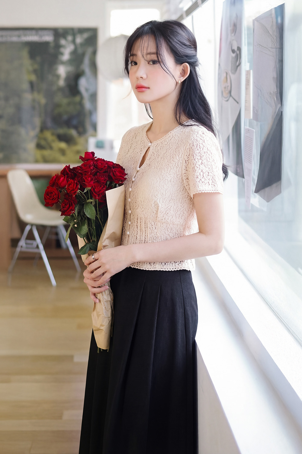 Áo ren cotton kiểu peplum màu kem