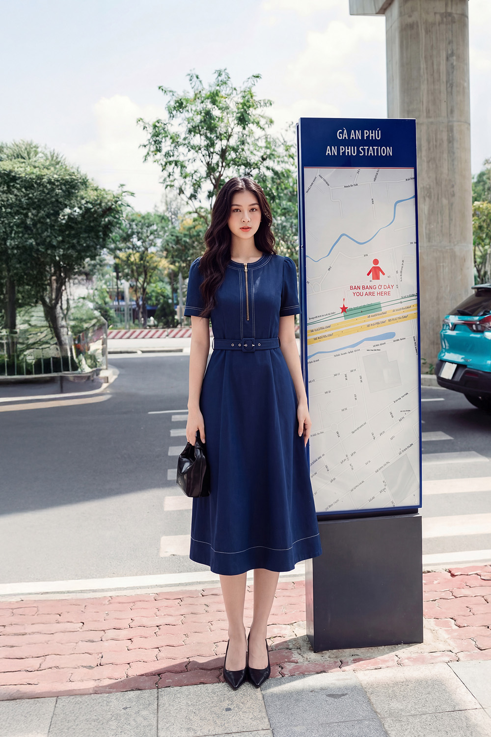 Đầm xanh công sở dáng xòe viền chỉ nổi kèm belt