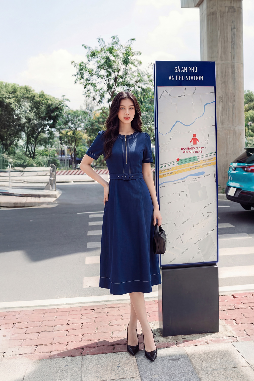 Đầm xanh công sở dáng xòe viền chỉ nổi kèm belt