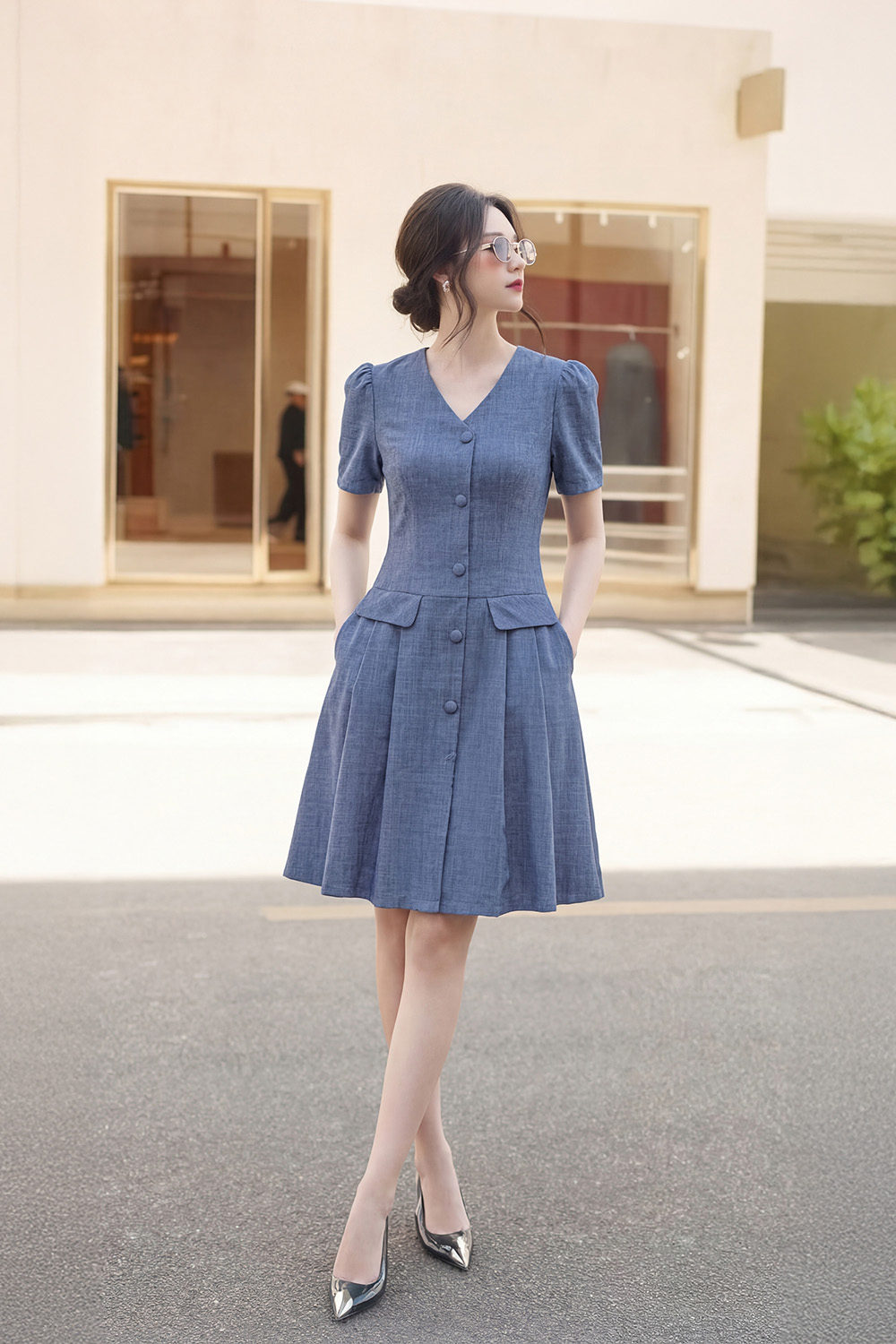 Đầm xòe công sở xếp ly cổ V phối nút