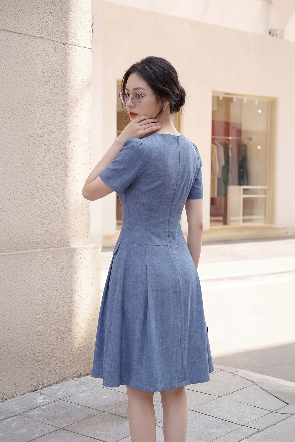 Đầm xòe công sở xếp ly cổ V phối nút