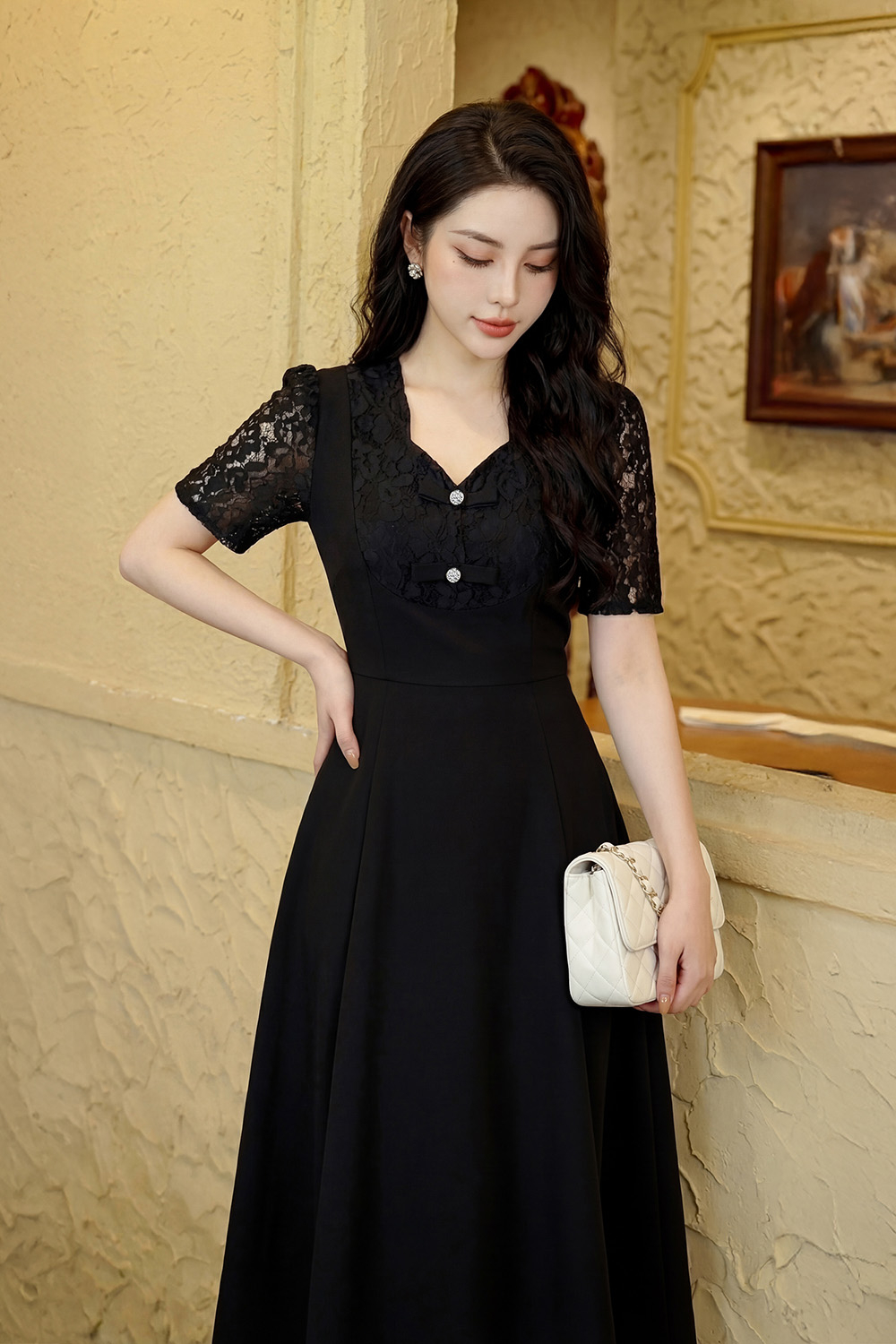 Đầm xòe đen phối ren cổ cách điệu đính nơ