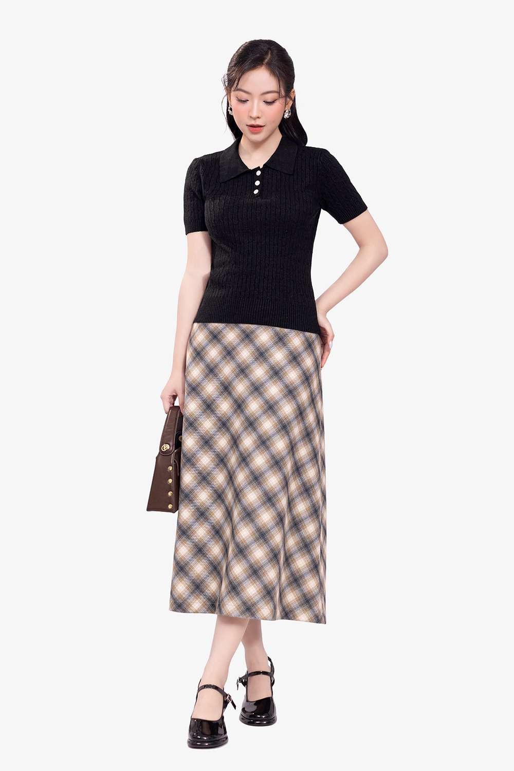 Áo dệt kim gân cổ polo màu đen