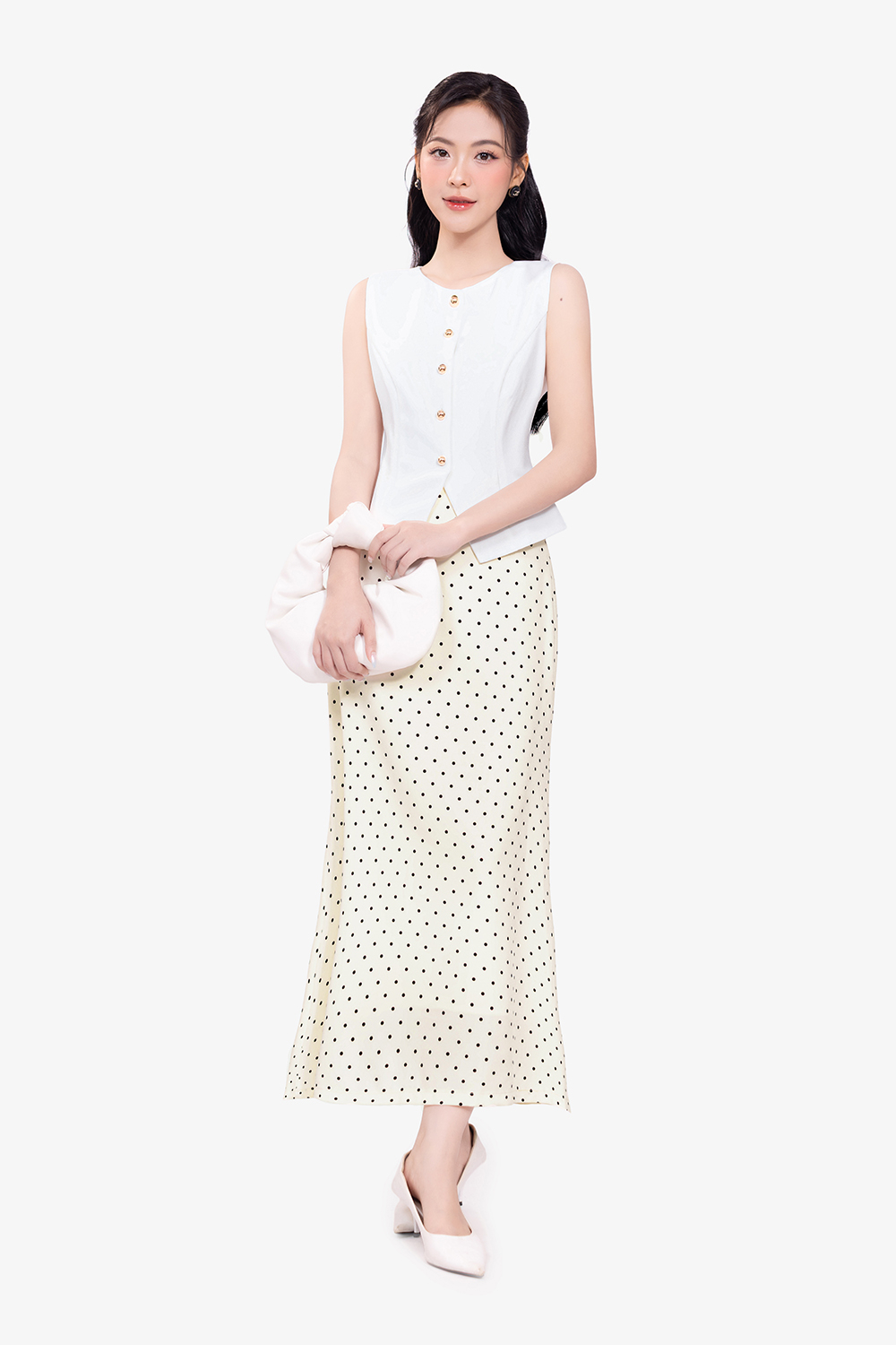 Chân váy chấm bi dáng dài màu trắng kem