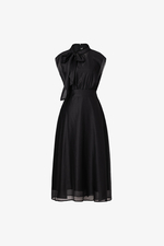 Đầm đen dáng xòe dài nhấn eo cổ thắt nơ