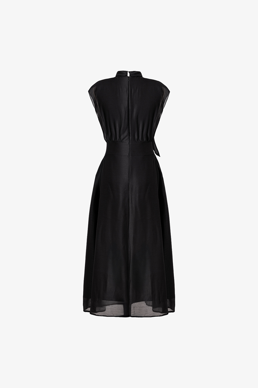 Đầm đen dáng xòe dài nhấn eo cổ thắt nơ