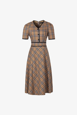 Đầm xòe burberry cổ V nhấn eo viền đen