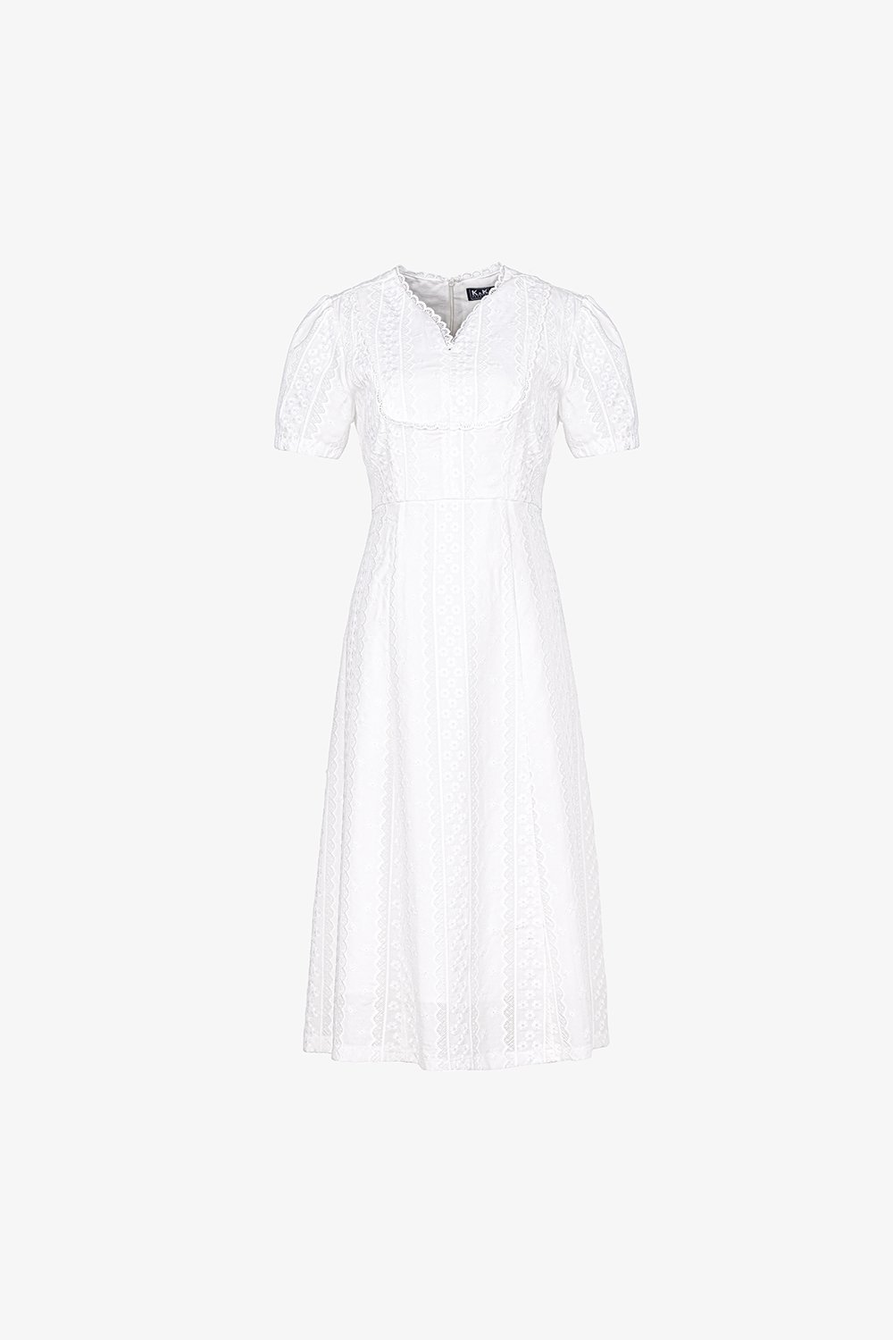 Đầm ren màu trắng dáng xòe dài cổ V