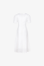 Đầm ren màu trắng dáng xòe dài cổ V