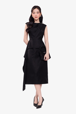 Đầm đen peplum dáng dài tay chờm