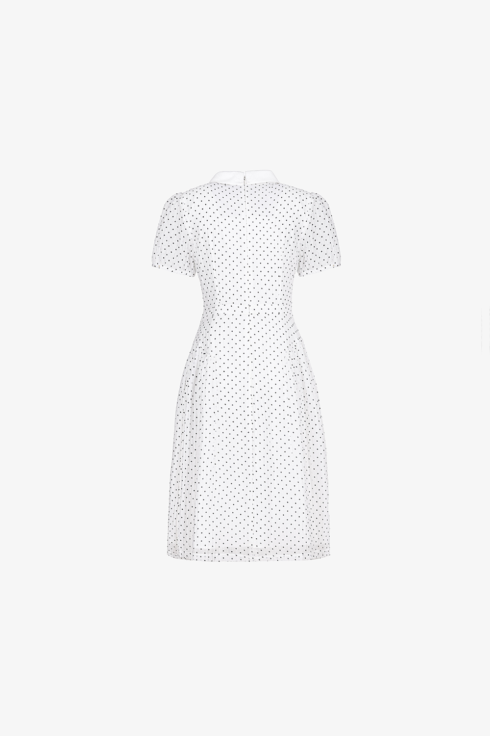 Đầm trắng chấm bi dáng xòe cổ sen