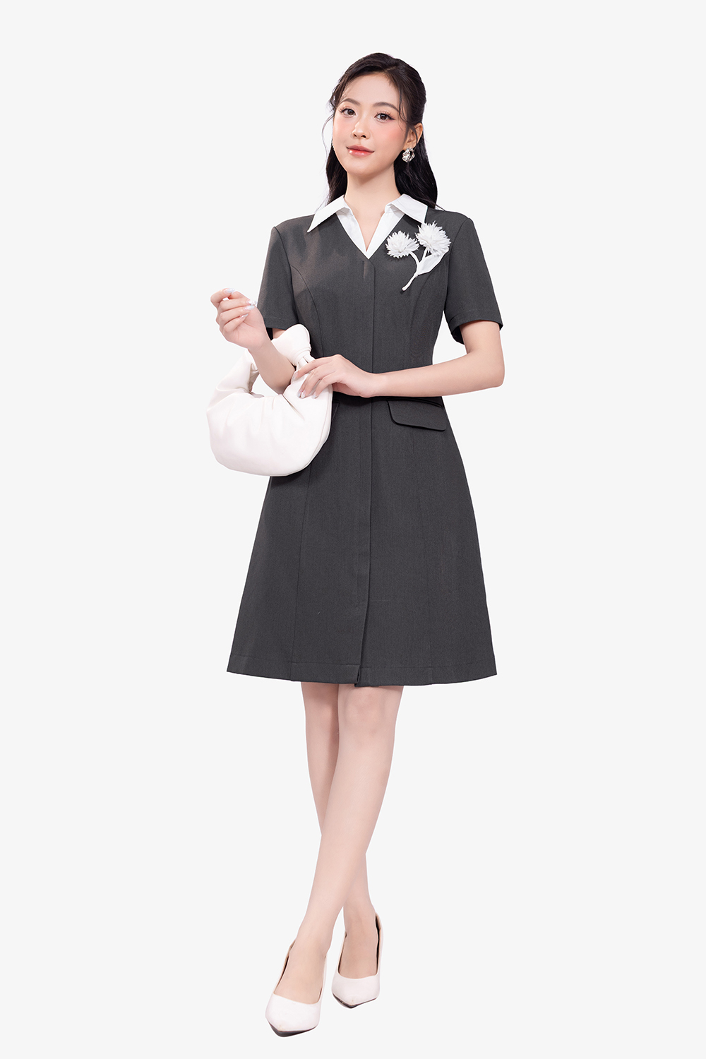 Đầm chữ A màu xám đính hoa phối trắng