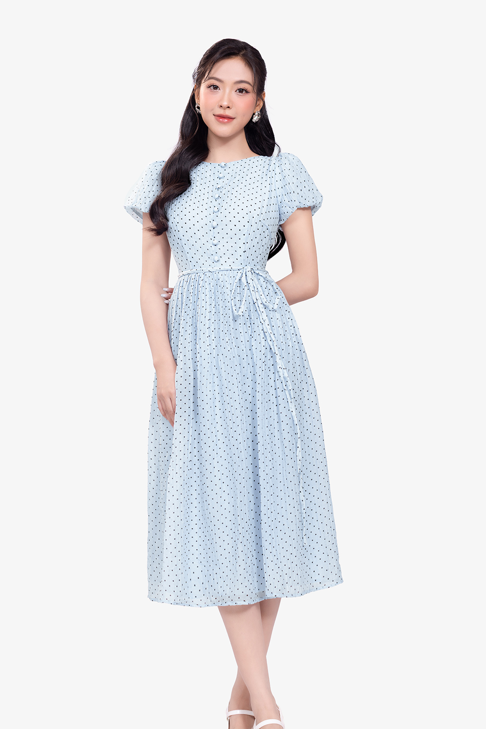 Đầm voan chấm bi xòe tay phồng thắt nơ eo