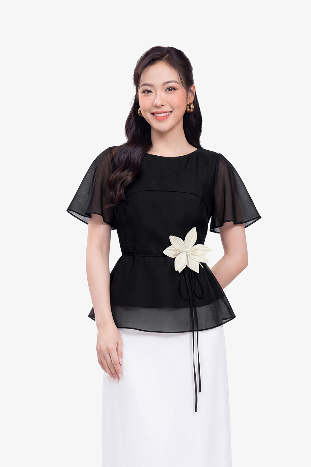 Áo kiểu peplum màu đen đính hoa eo