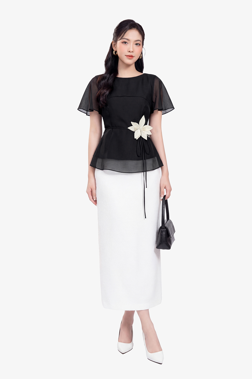 Áo kiểu peplum màu đen đính hoa eo