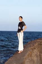 Áo kiểu peplum màu đen đính hoa eo