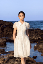 Đầm trắng chấm bi dáng xòe cổ sen