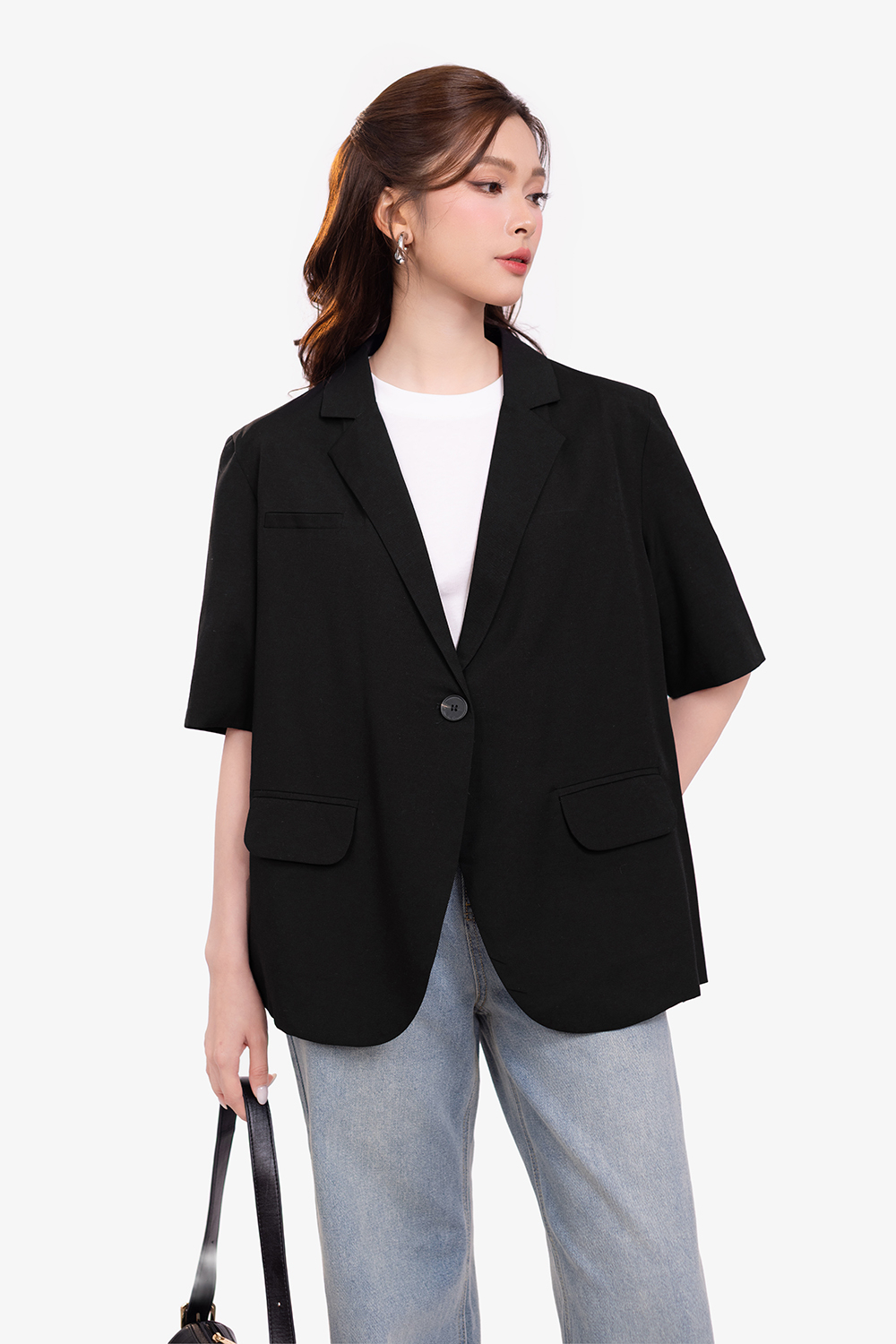 Áo blazer nữ màu đen tay ngắn
