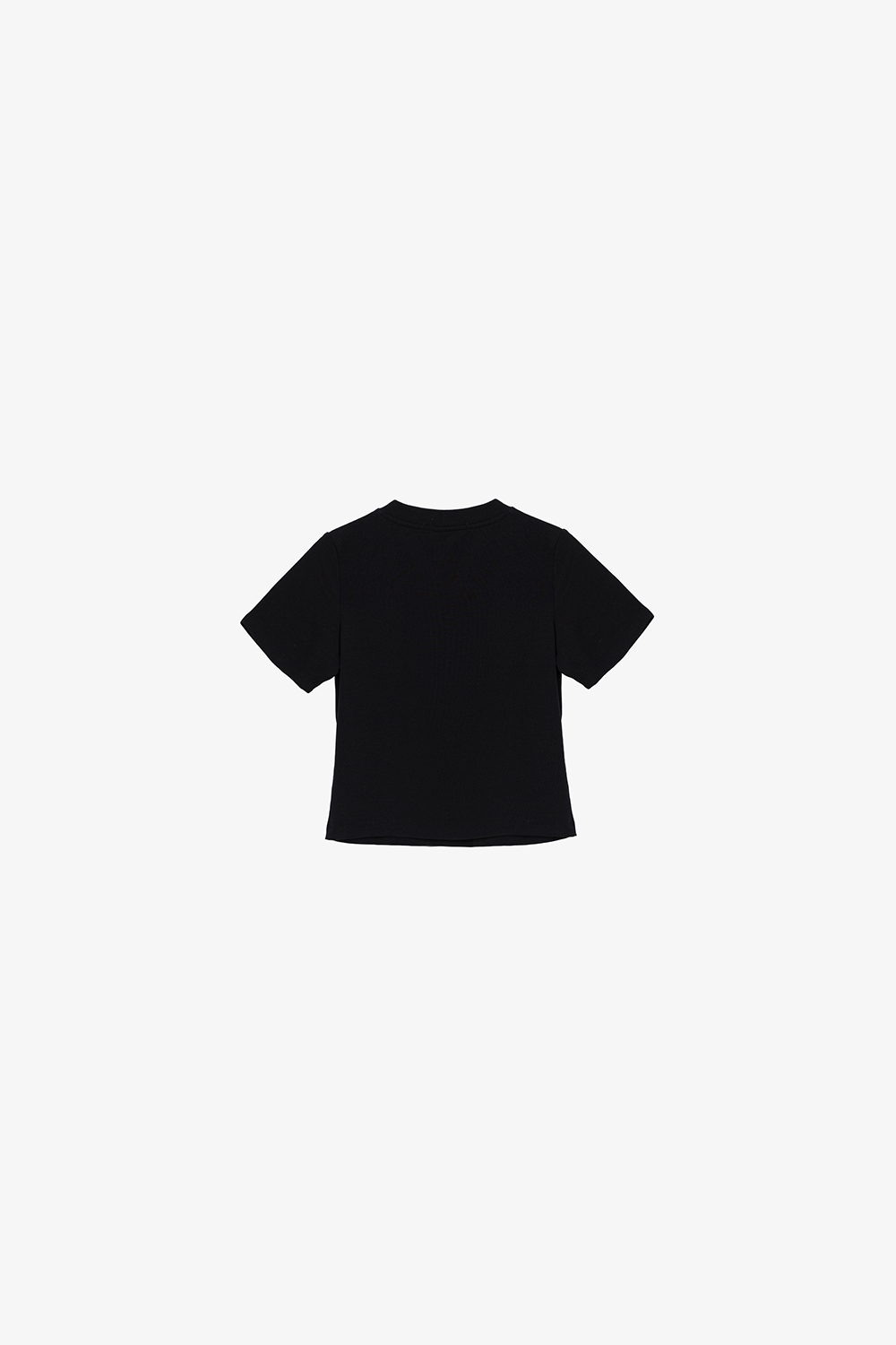Áo thun đen dáng baby tee