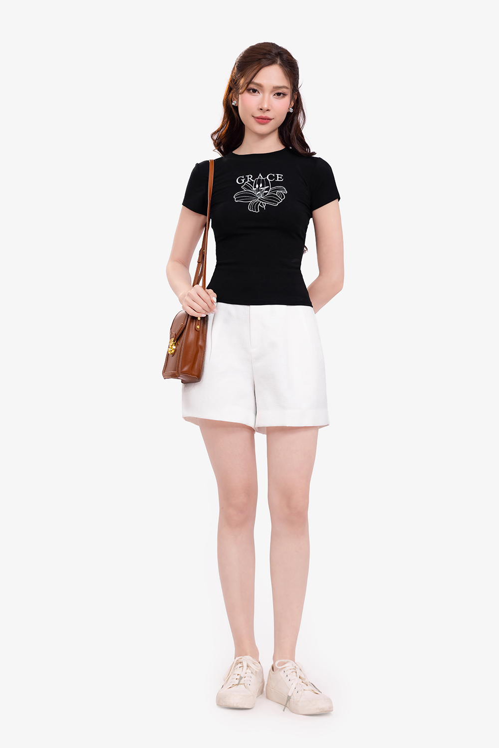 Áo thun babytee đen thêu hoa