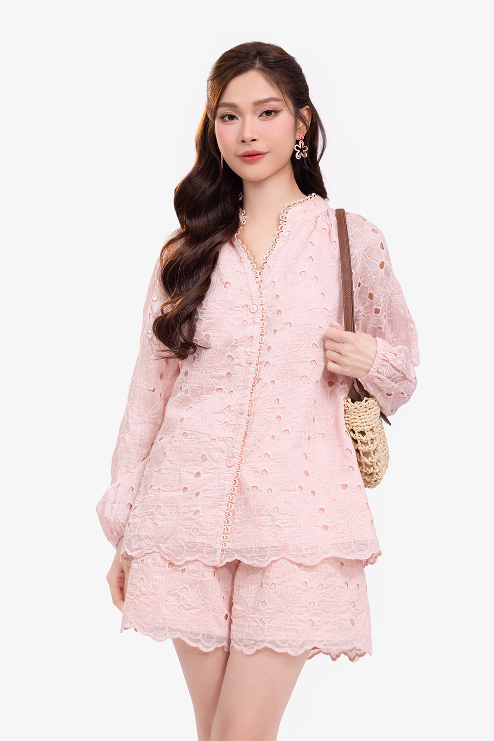 Quần đùi nữ ren màu hồng