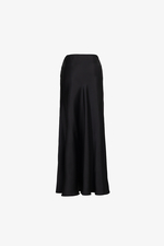 Chân váy lụa màu đen dáng dài