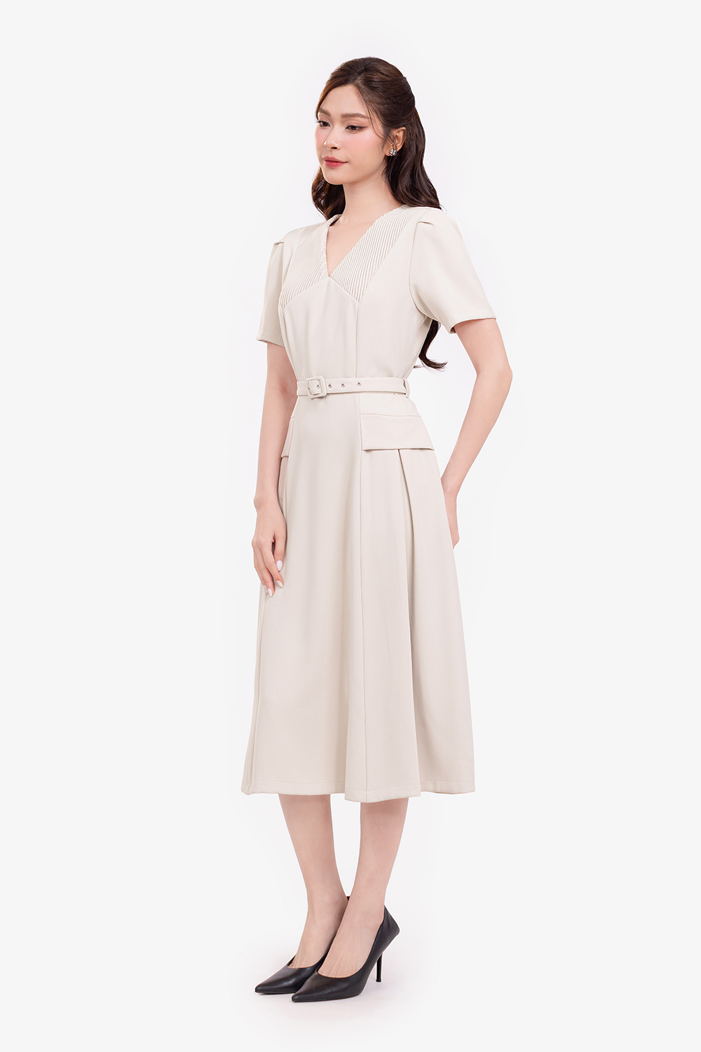 Đầm kem cổ V xếp nhún dáng xòe xếp ly