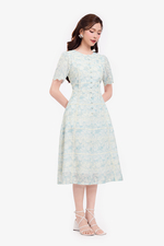 Đầm ren thêu dáng xòe