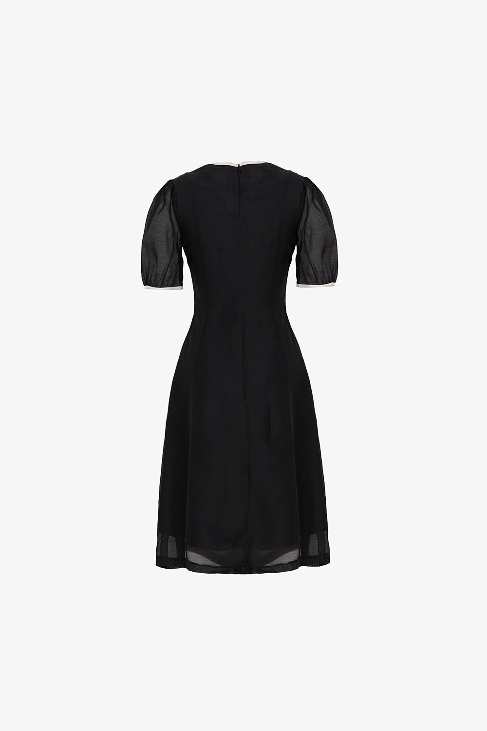 Đầm đen dáng A viền be phối nơ