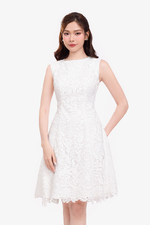Đầm ren trắng sát nách dáng xòe nhẹ