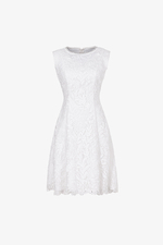 Đầm ren trắng sát nách dáng xòe nhẹ