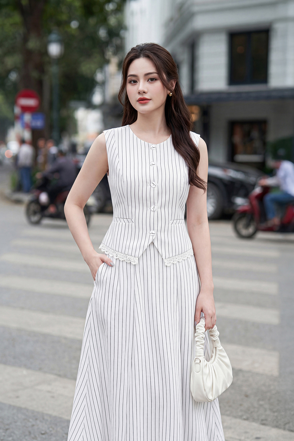 Áo gile kẻ sọc phối ren