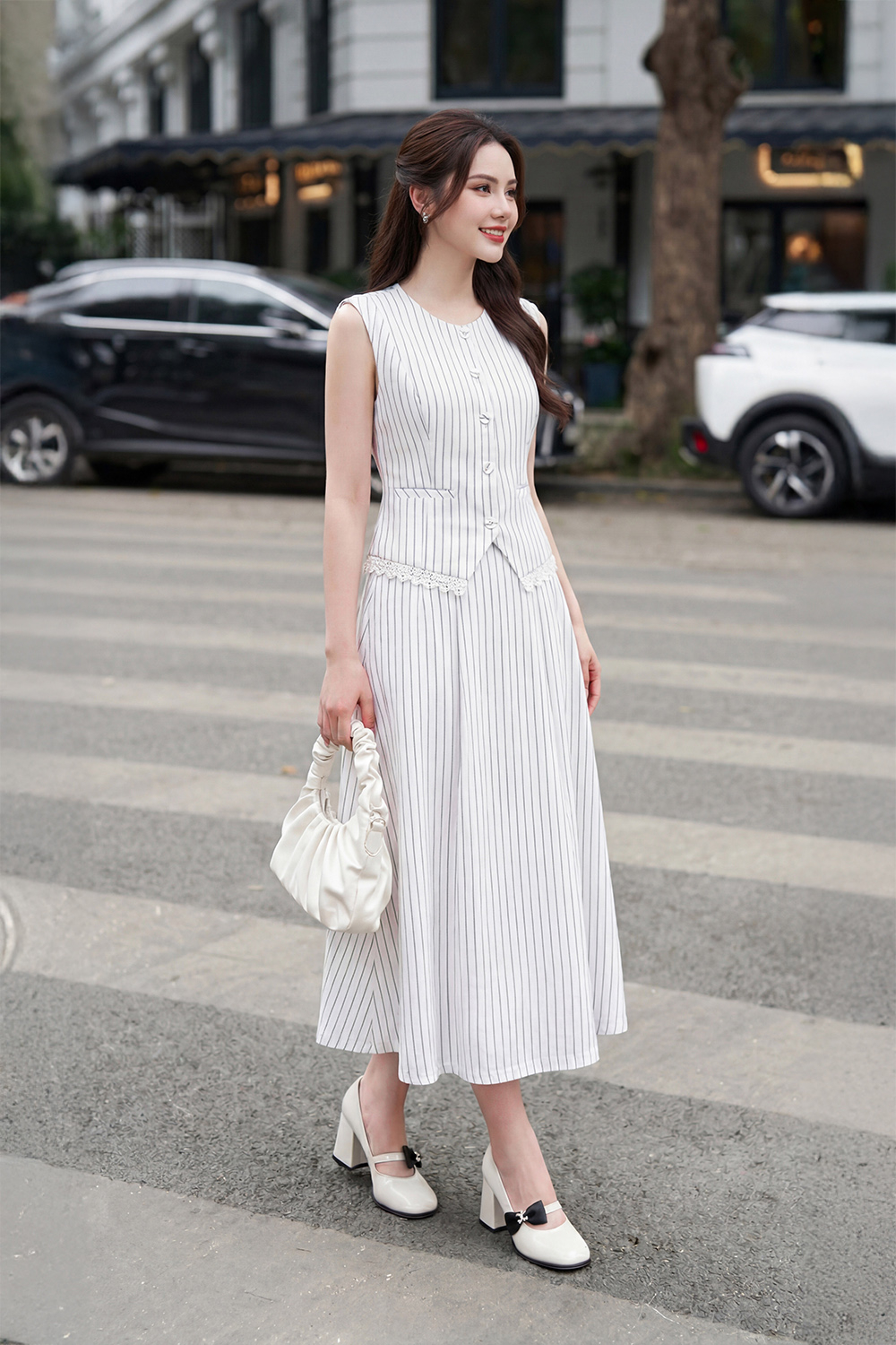 Chân váy linen kẻ sọc dáng xòe màu trắng