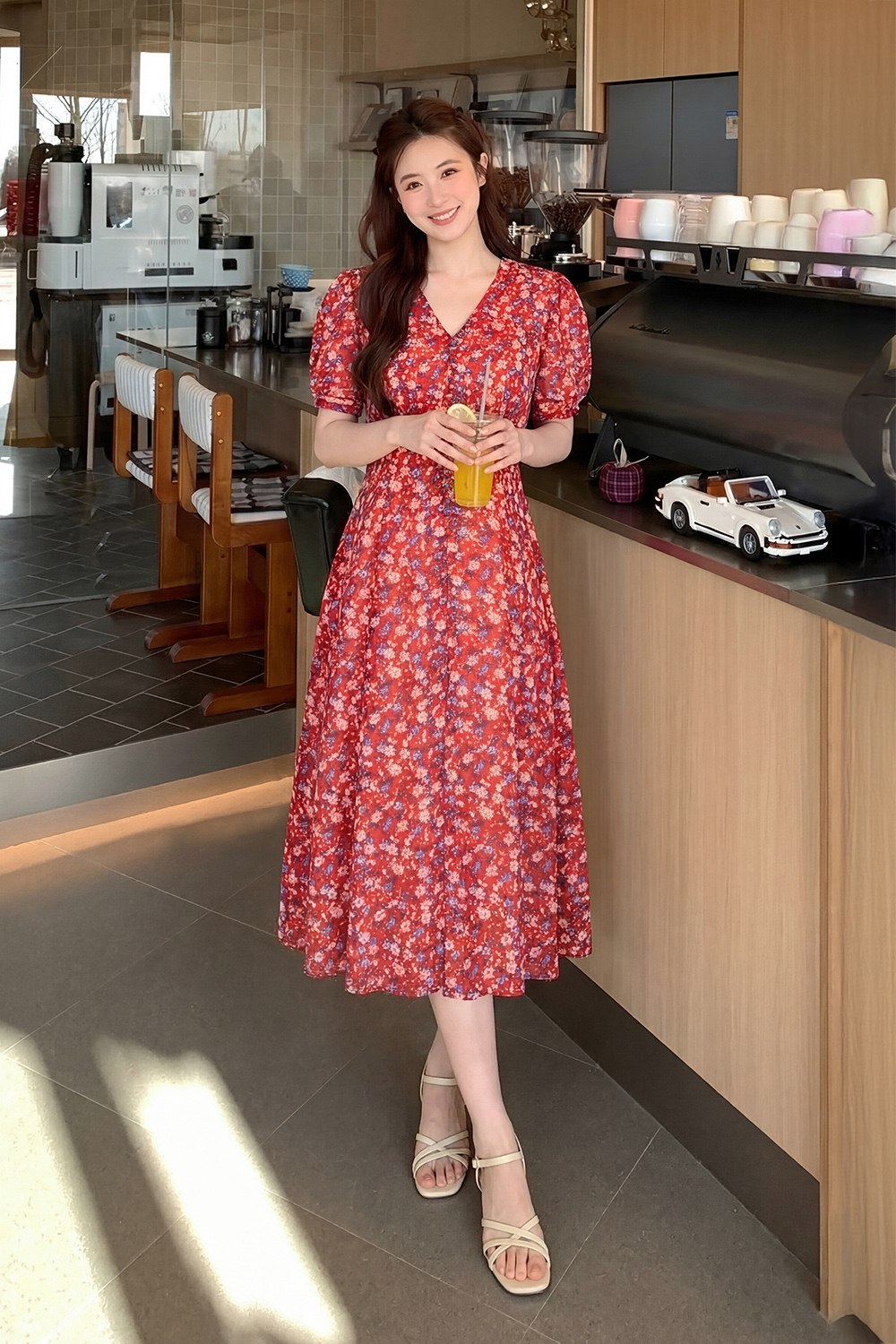 Đầm hoa đỏ dáng xòe cổ V phối nút