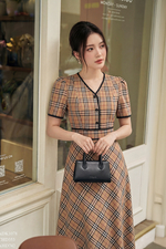 Đầm xòe burberry cổ V nhấn eo viền đen