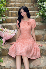Đầm tơ bông ép hồng pastel đính hoa trà