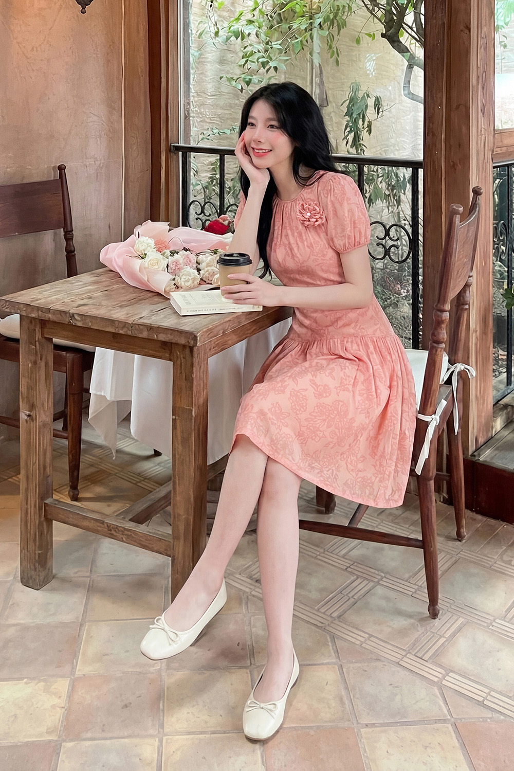 Đầm tơ bông ép hồng pastel đính hoa trà