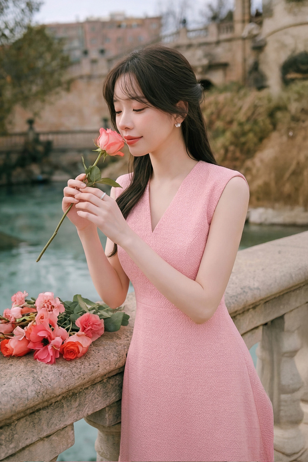 Đầm xòe cổ V sát nách phối ren hồng