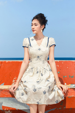 Đầm chữ A linen thêu hoa cổ V phối ren