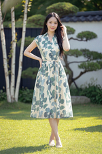 Đầm xoè hoa xanh cổ sơ mi thắt dây eo