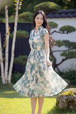 Đầm xoè hoa xanh cổ sơ mi thắt dây eo