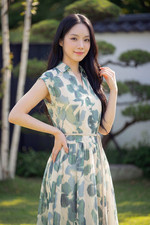 Đầm xoè hoa xanh cổ sơ mi thắt dây eo