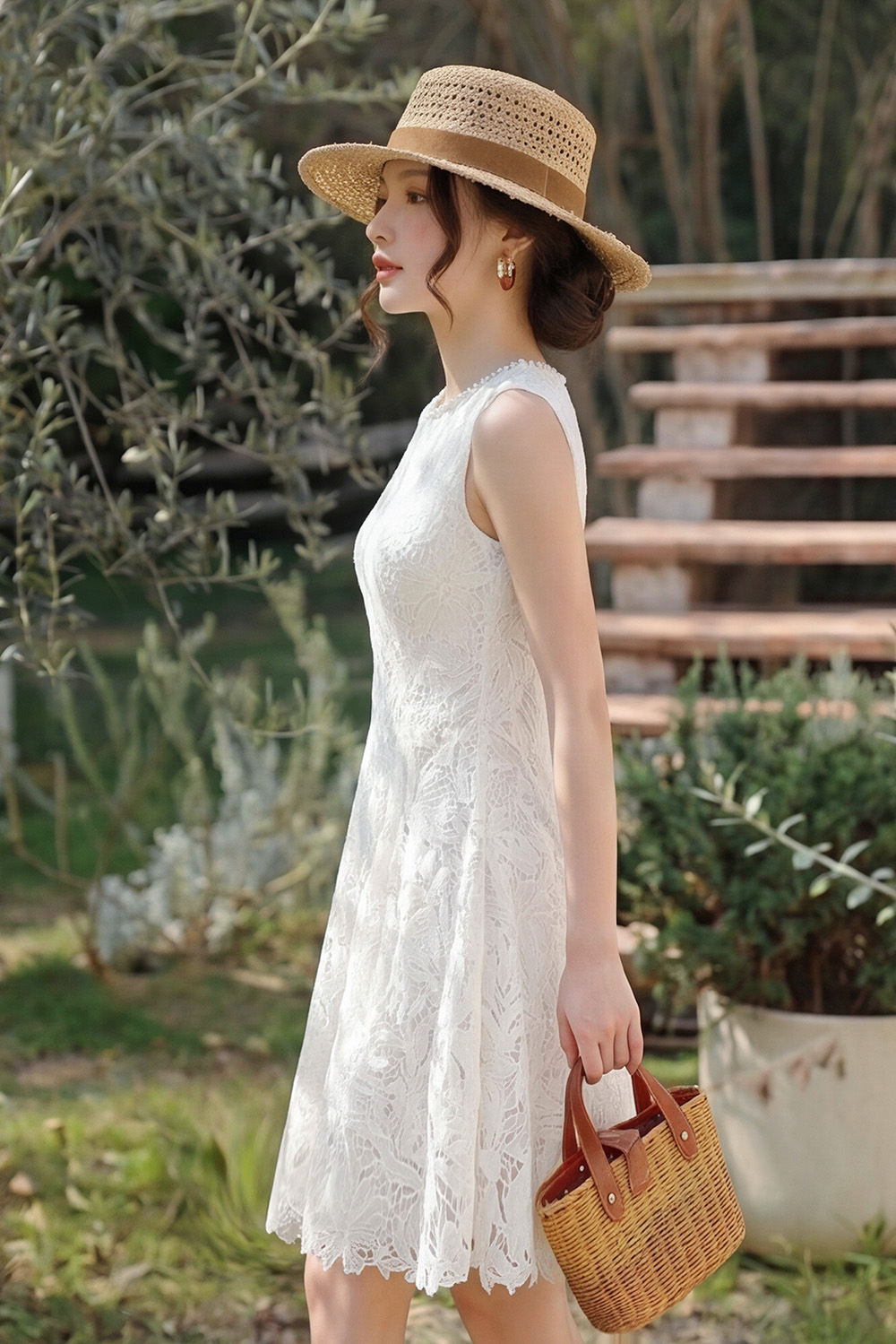 Đầm ren trắng sát nách dáng xòe nhẹ