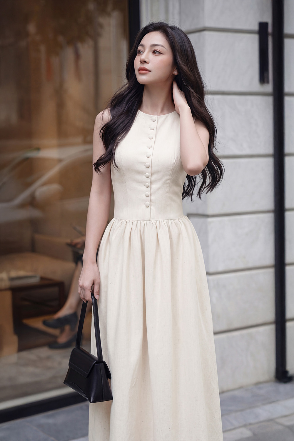 Đầm linen dáng xòe midi sát nách phối nút