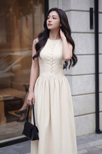 Đầm linen dáng xòe midi sát nách phối nút