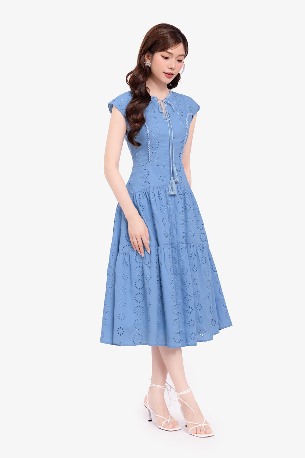 Đầm xòe xô thêu dáng dài màu xanh