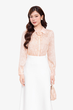Áo sơ mi hoa in nổi cổ đính hoa