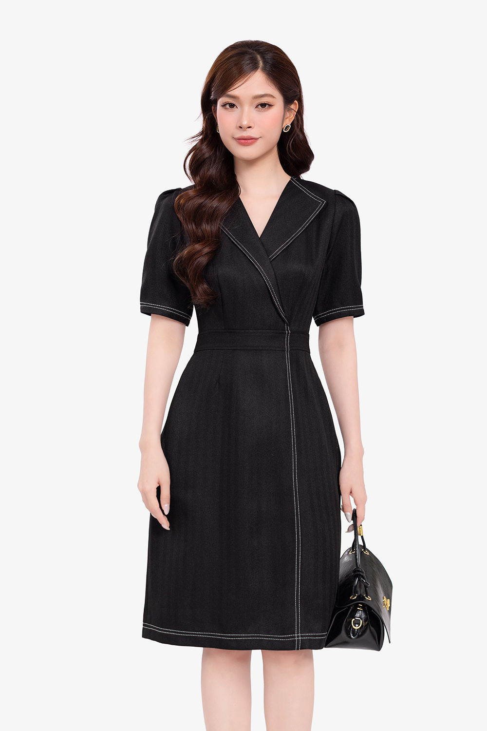 Đầm đen công sở cổ vest dáng ôm nhẹ